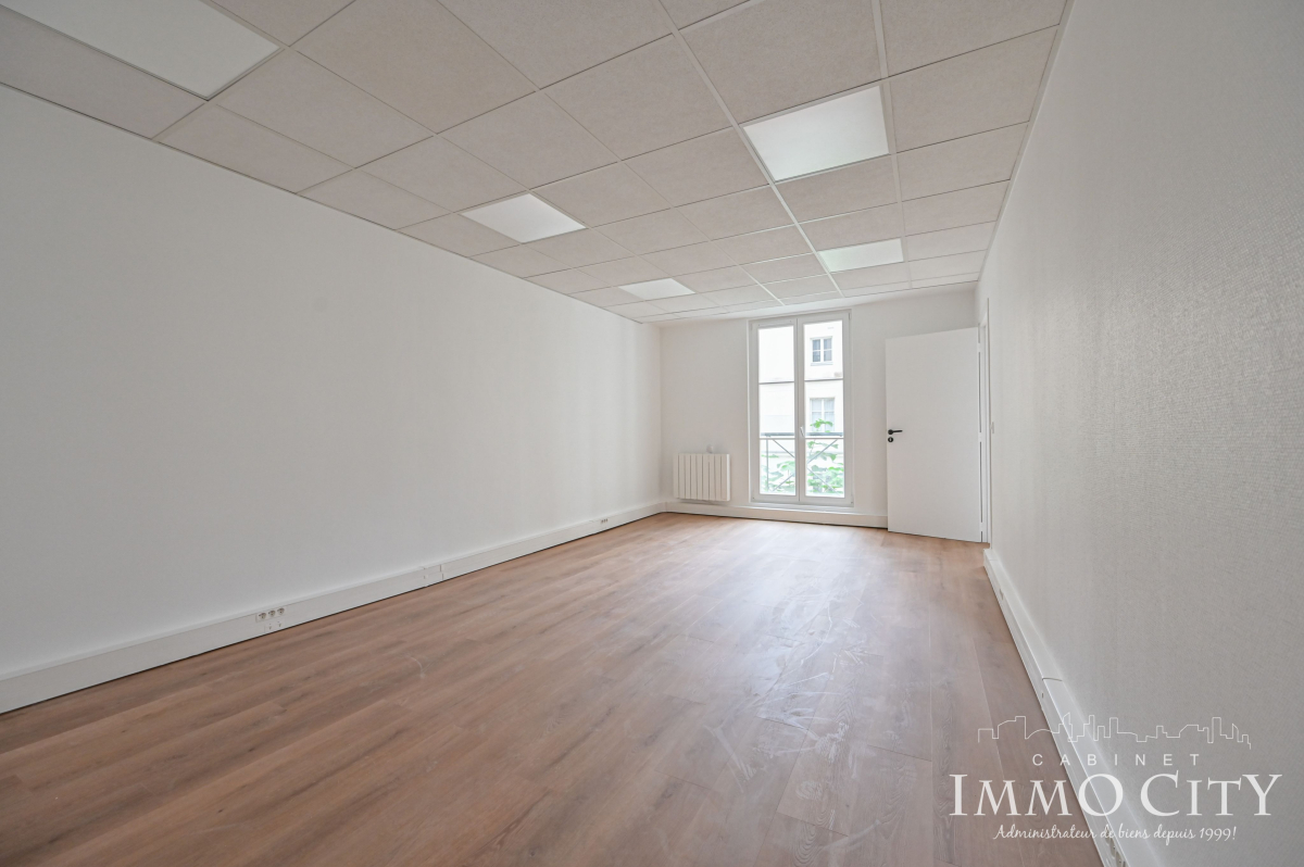 Location Bureau  6 pièces - 150m² 75009 Paris