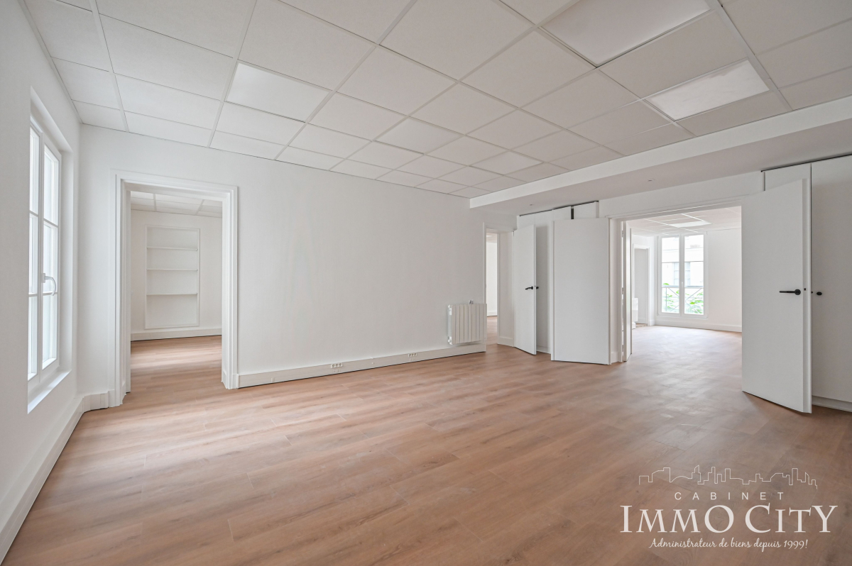 Location Bureau  6 pièces - 150m² 75009 Paris