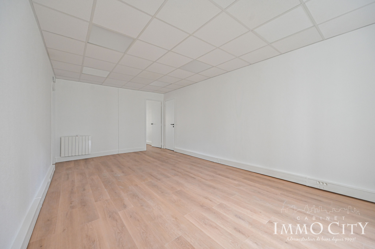 Location Bureau  6 pièces - 150m² 75009 Paris