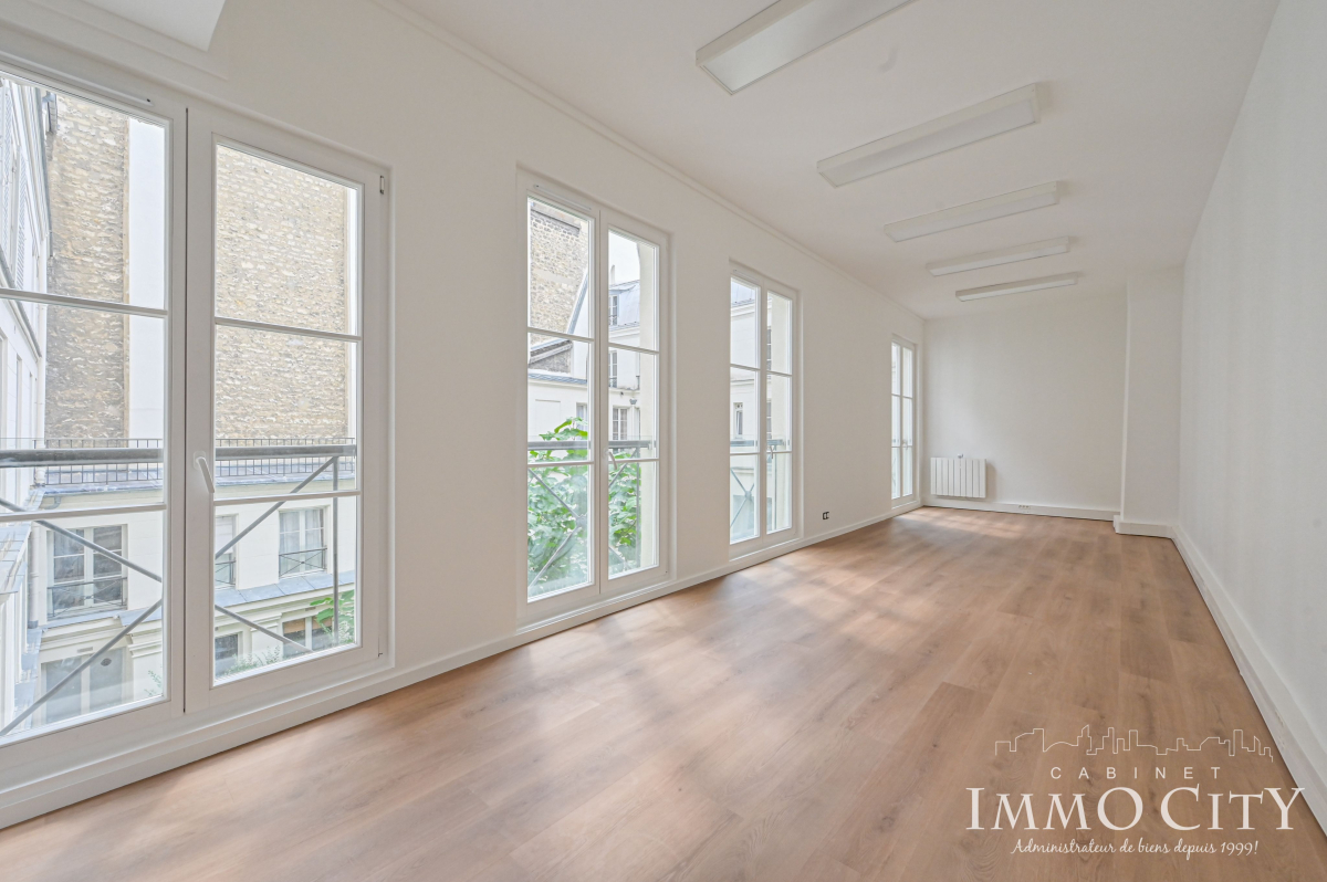 Location Bureau  6 pièces - 150m² 75009 Paris