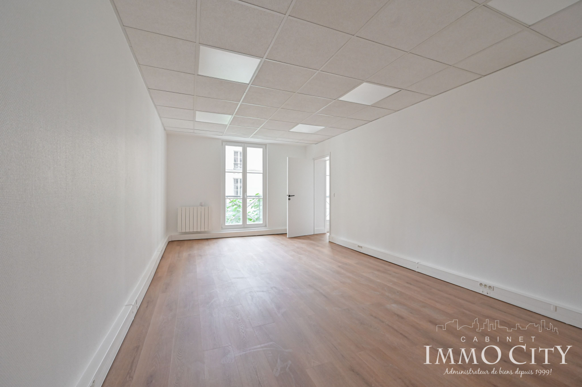 Location Bureau  6 pièces - 150m² 75009 Paris