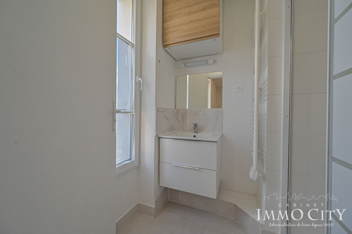Location Appartement  2 pièces - 52m² 75012 Paris