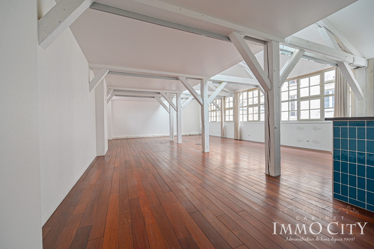 Location Bureau  1 pièce (studio) - 85m² 75011 Paris