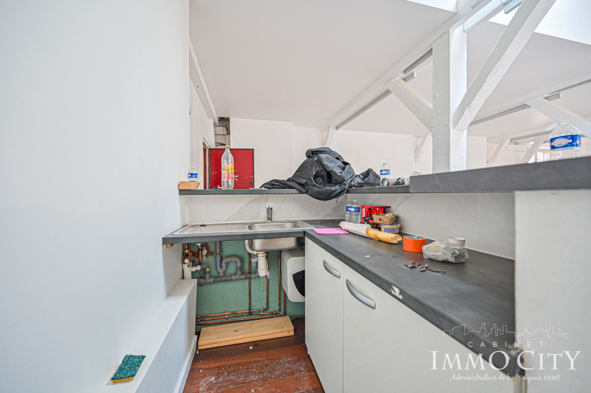 Location Appartement  1 pièce (studio) - 85m² 75011 Paris