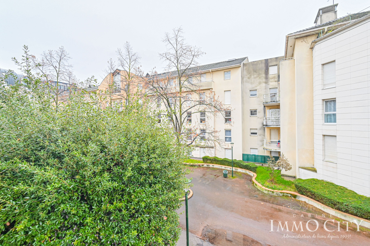 Location Appartement  4 pièces - 79m² 92250 La Garenne-colombes