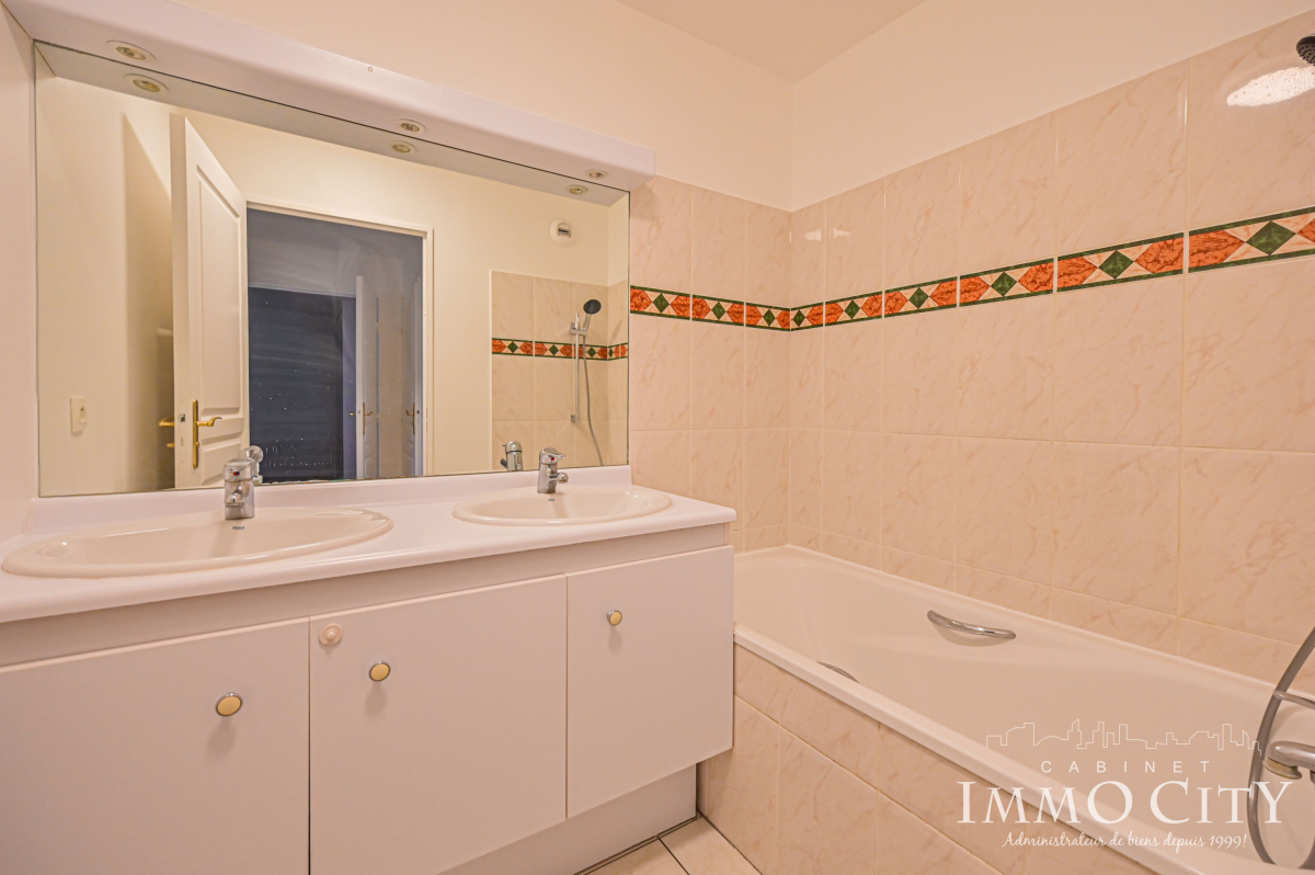 Location Appartement  4 pièces - 79m² 92250 La Garenne-colombes