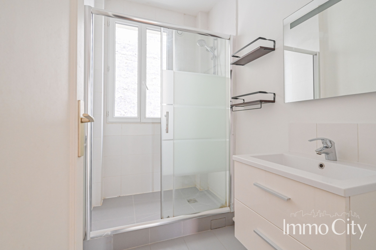 Location Appartement  2 pièces - 47m² 75017 Paris