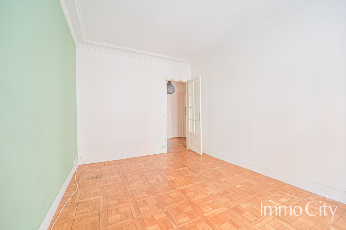 Location Appartement  2 pièces - 47m² 75017 Paris