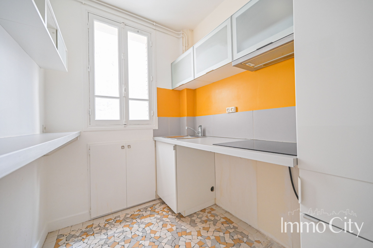 Location Appartement  2 pièces - 47m² 75017 Paris
