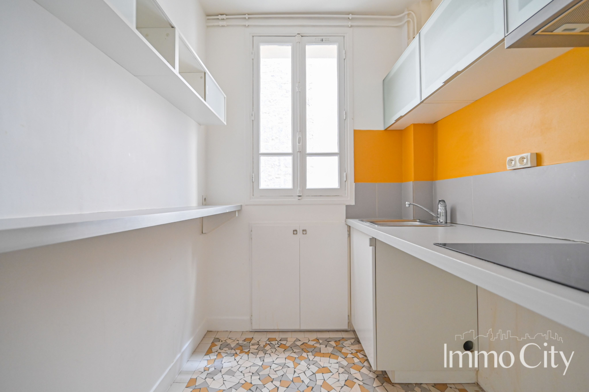 Location Appartement  2 pièces - 47m² 75017 Paris