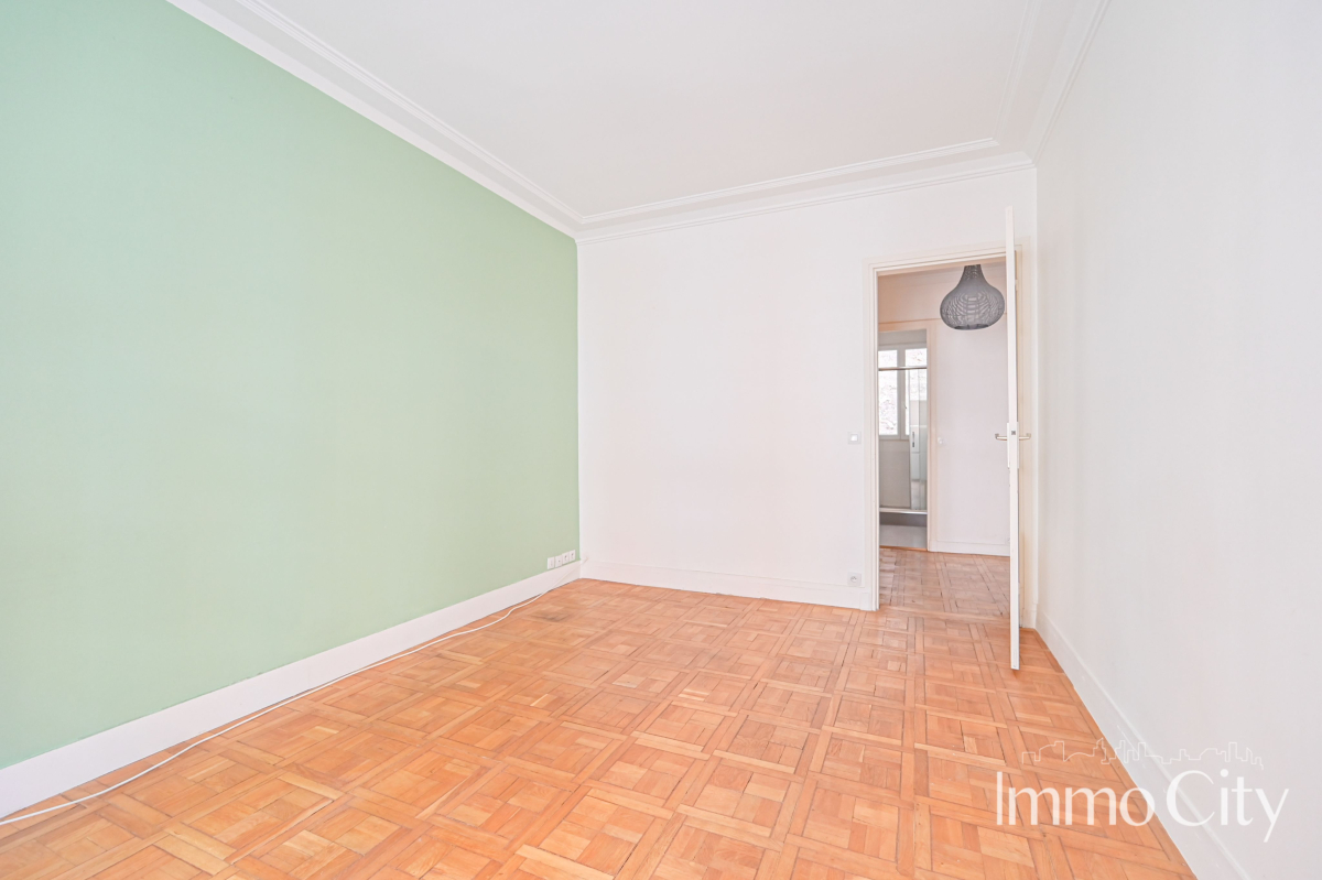 Location Appartement  2 pièces - 47m² 75017 Paris