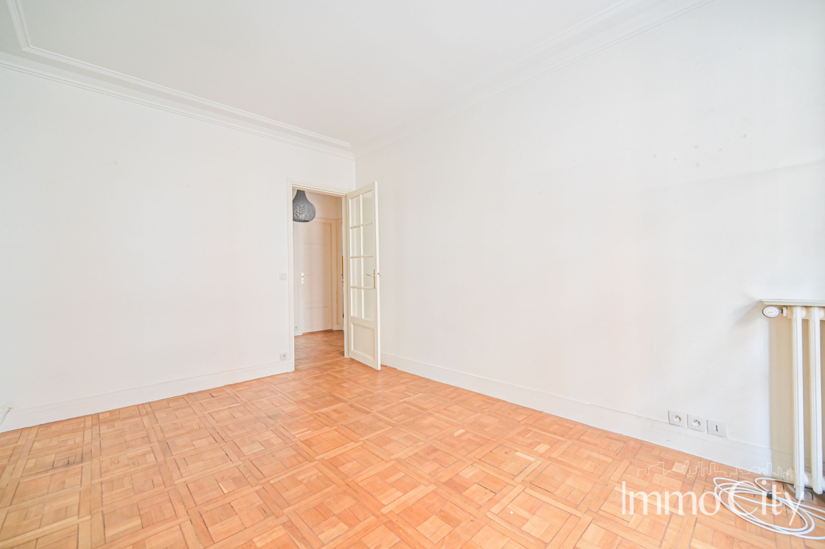 Location Appartement  2 pièces - 47m² 75017 Paris