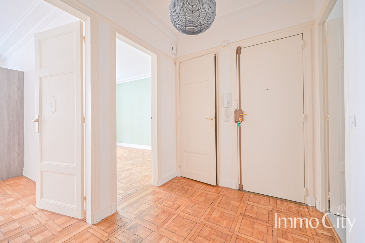 Location Appartement  2 pièces - 47m² 75017 Paris
