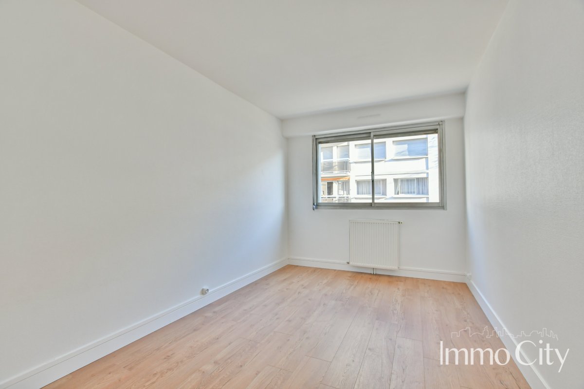 Location Appartement  3 pièces - 77.3m² 75012 Paris