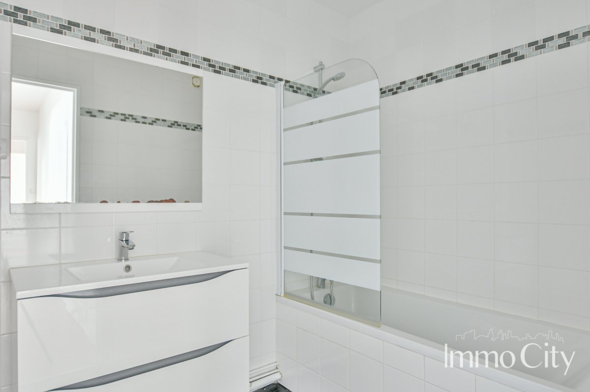 Location Appartement  3 pièces - 77.3m² 75012 Paris