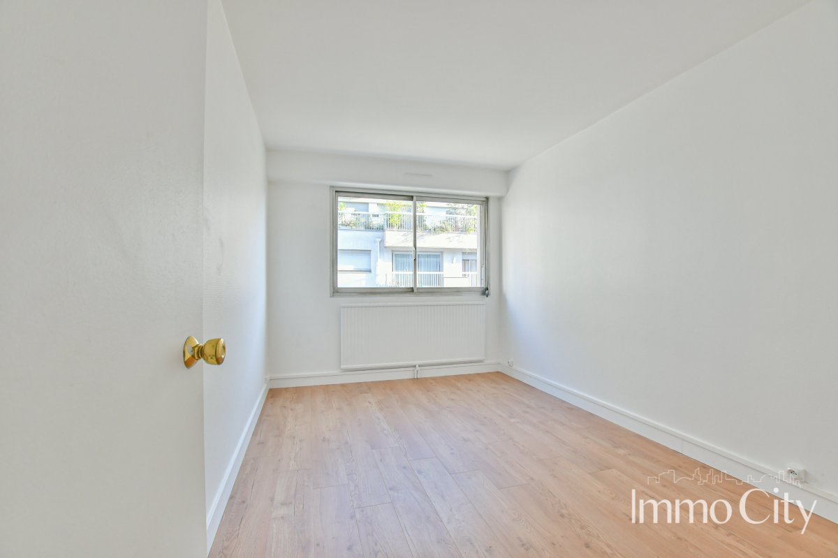 Location Appartement  3 pièces - 77.3m² 75012 Paris