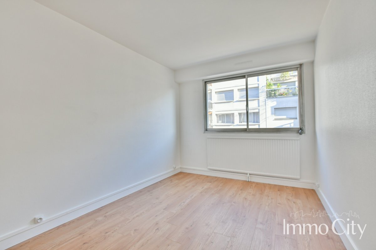Location Appartement  3 pièces - 77.3m² 75012 Paris