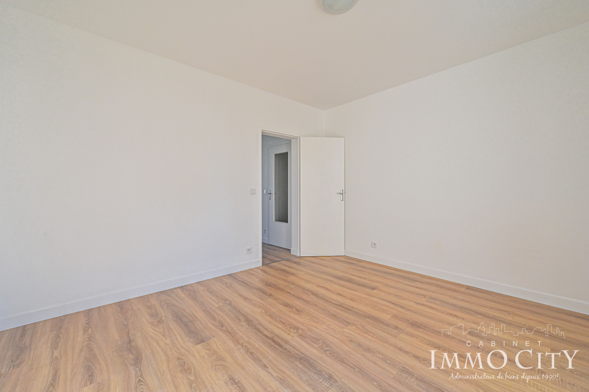 Location Appartement  2 pièces - 30m² 75020 Paris 20