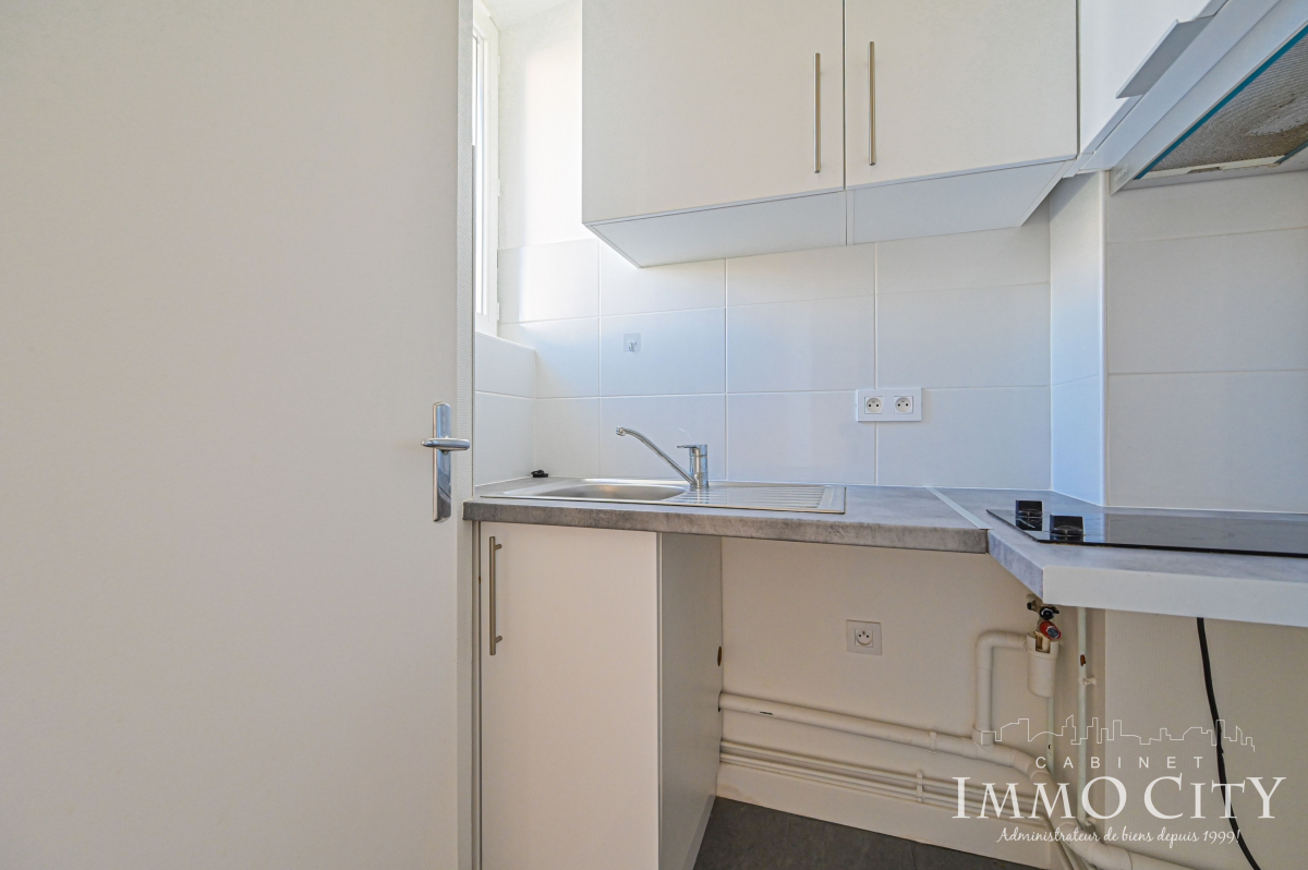 Location Appartement  2 pièces - 30m² 75020 Paris 20