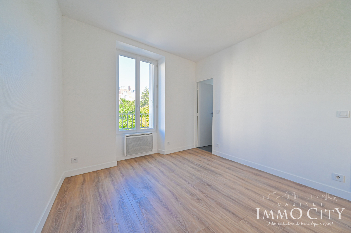 Location Appartement  2 pièces - 30m² 75020 Paris 20