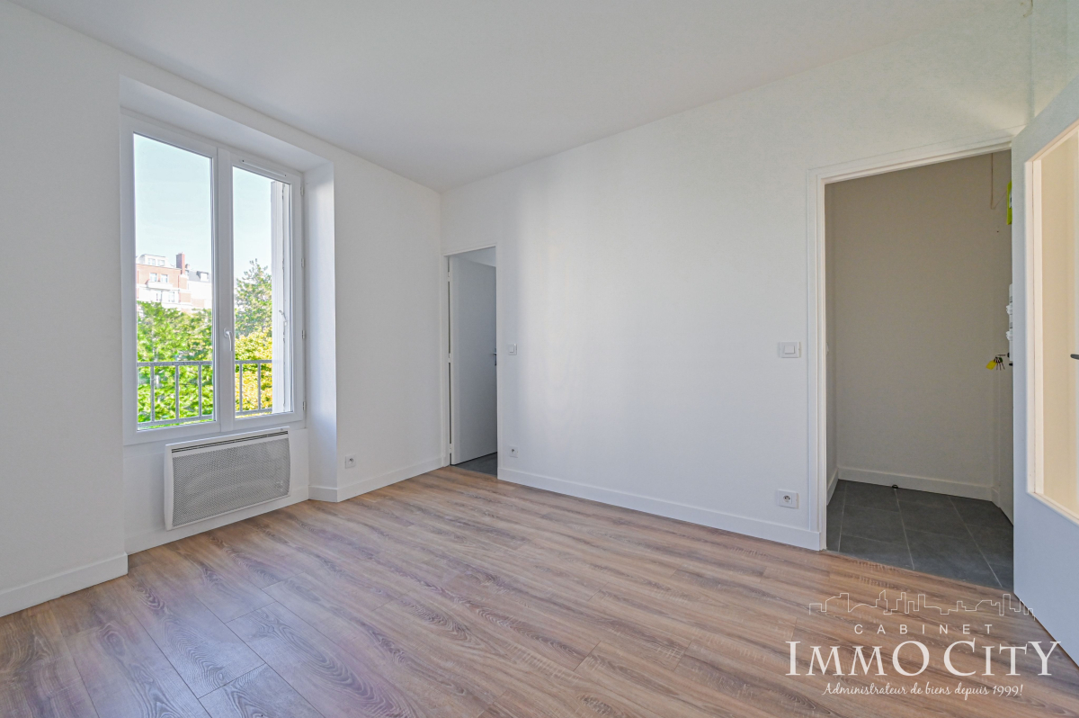 Location Appartement  2 pièces - 30m² 75020 Paris 20