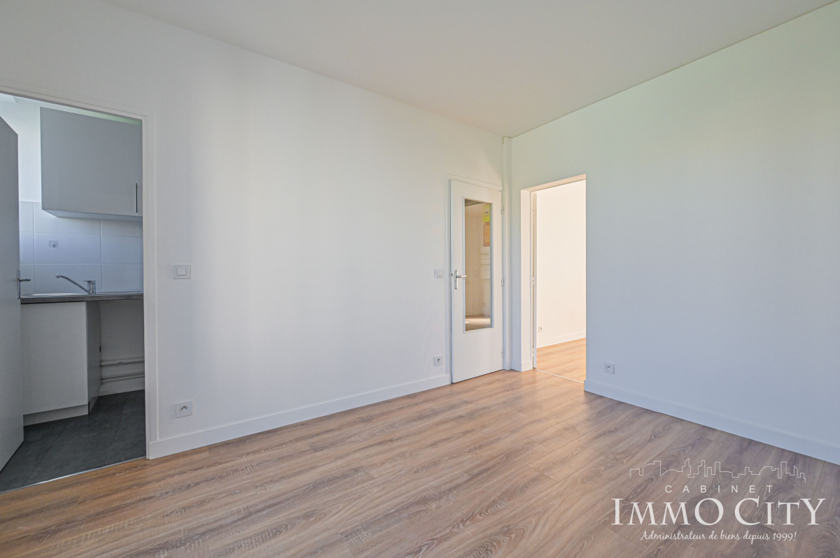 Location Appartement  2 pièces - 30m² 75020 Paris 20