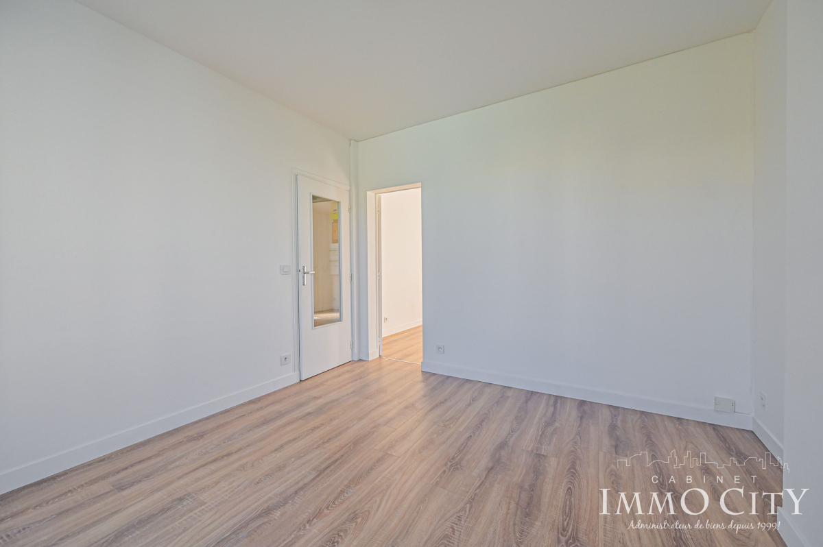Location Appartement  2 pièces - 30m² 75020 Paris 20