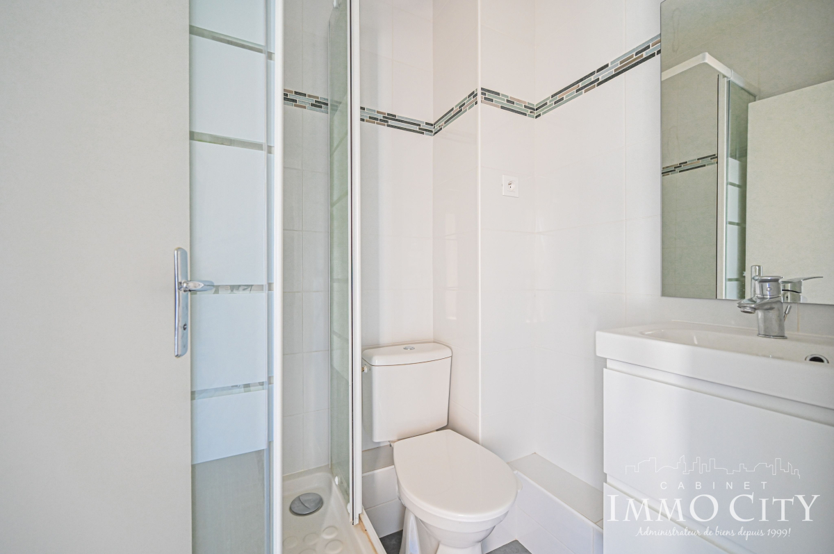 Location Appartement  2 pièces - 30m² 75020 Paris 20