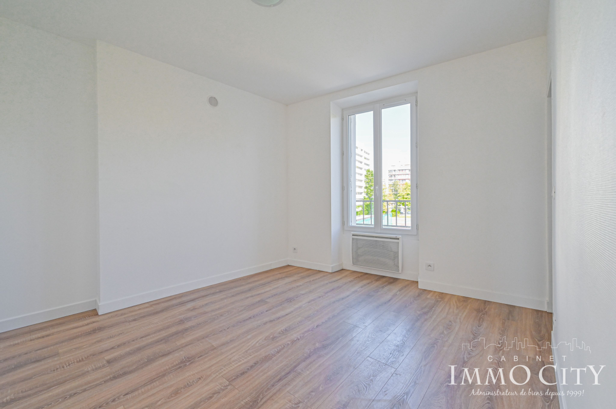 Location Appartement  2 pièces - 30m² 75020 Paris 20