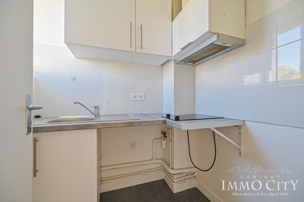 Location Appartement  2 pièces - 30m² 75020 Paris 20