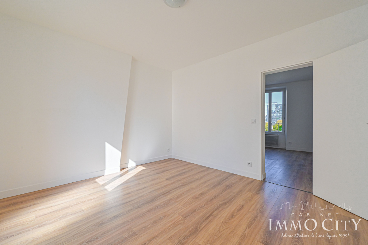 Location Appartement  2 pièces - 30m² 75020 Paris 20