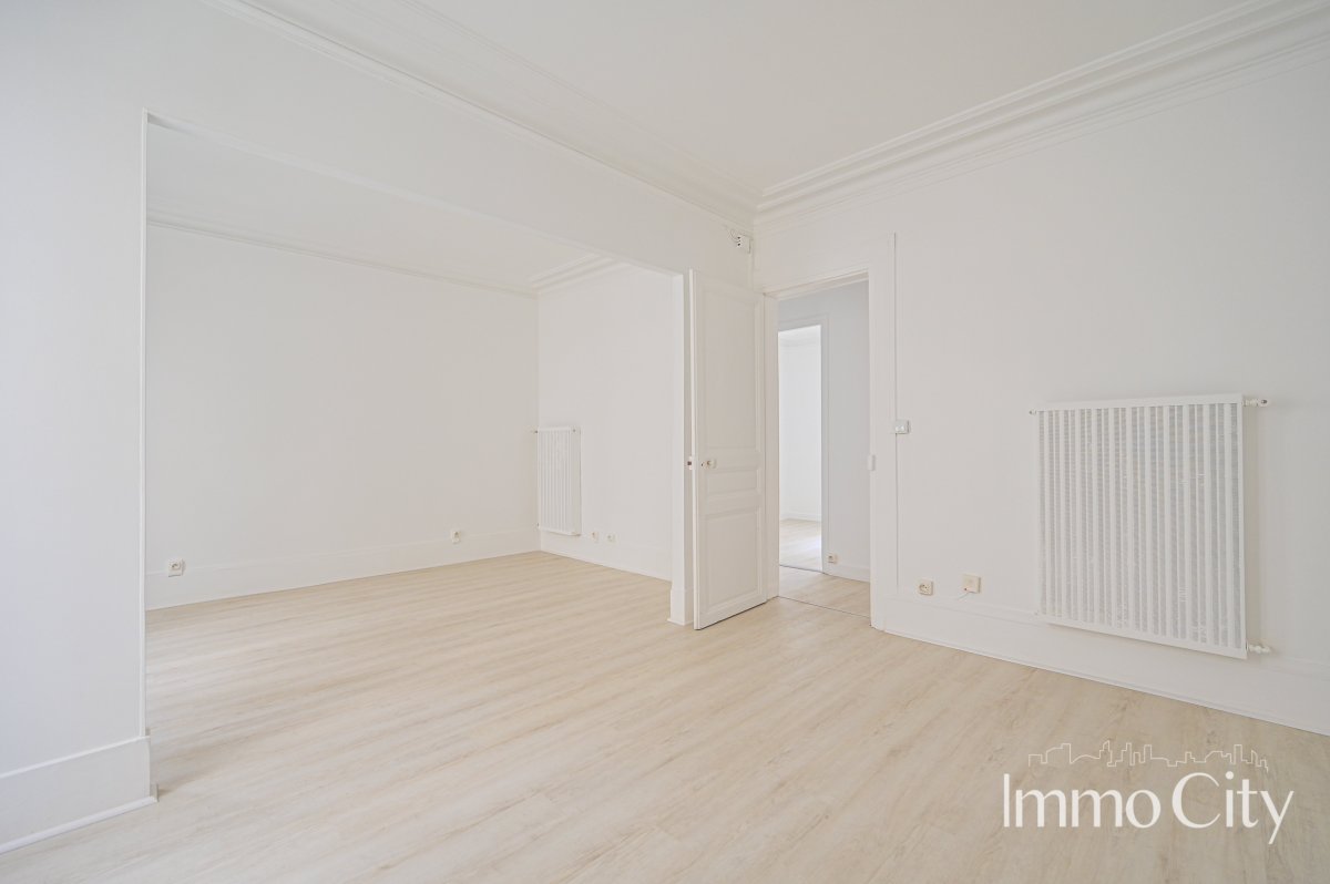 Location Appartement  2 pièces - 42.38m² 75009 Paris
