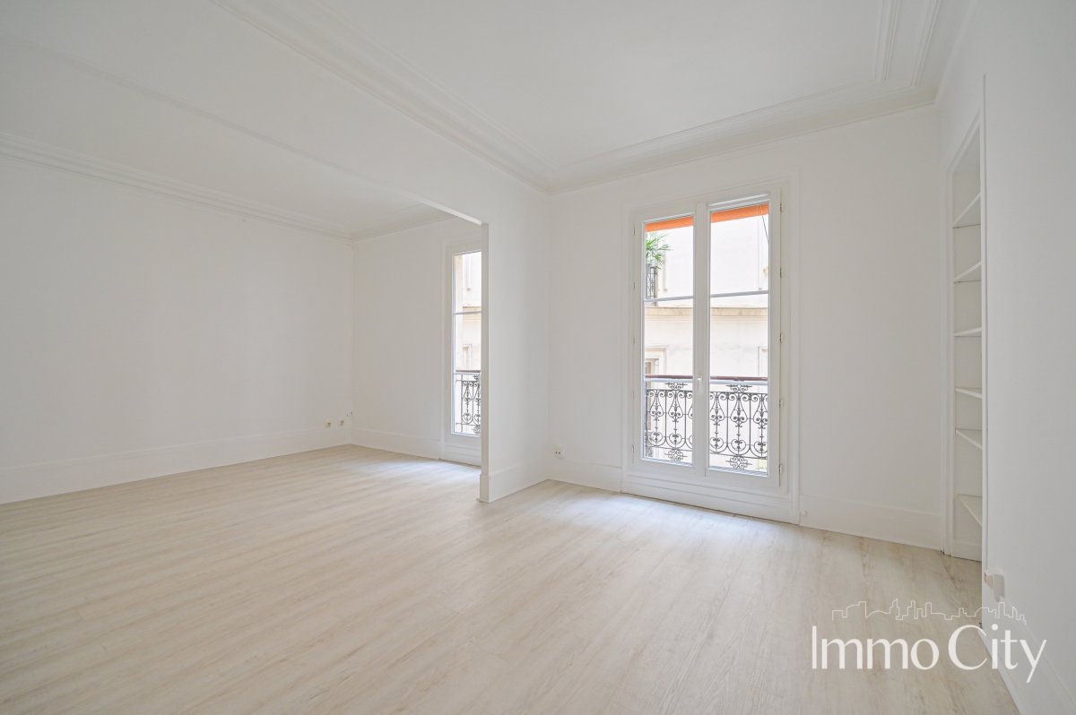 Location Appartement  2 pièces - 42.38m² 75009 Paris