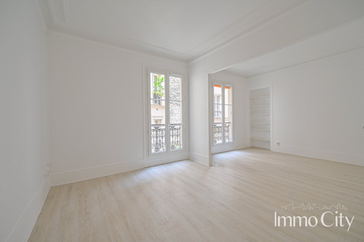 Location Appartement  2 pièces - 42.38m² 75009 Paris