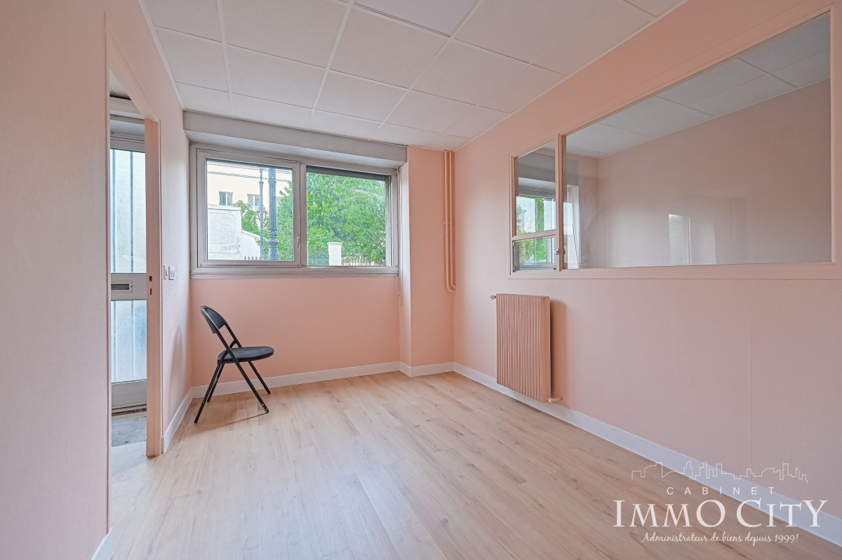 Location Bureau  3 pièces - 67m² 92120 Montrouge