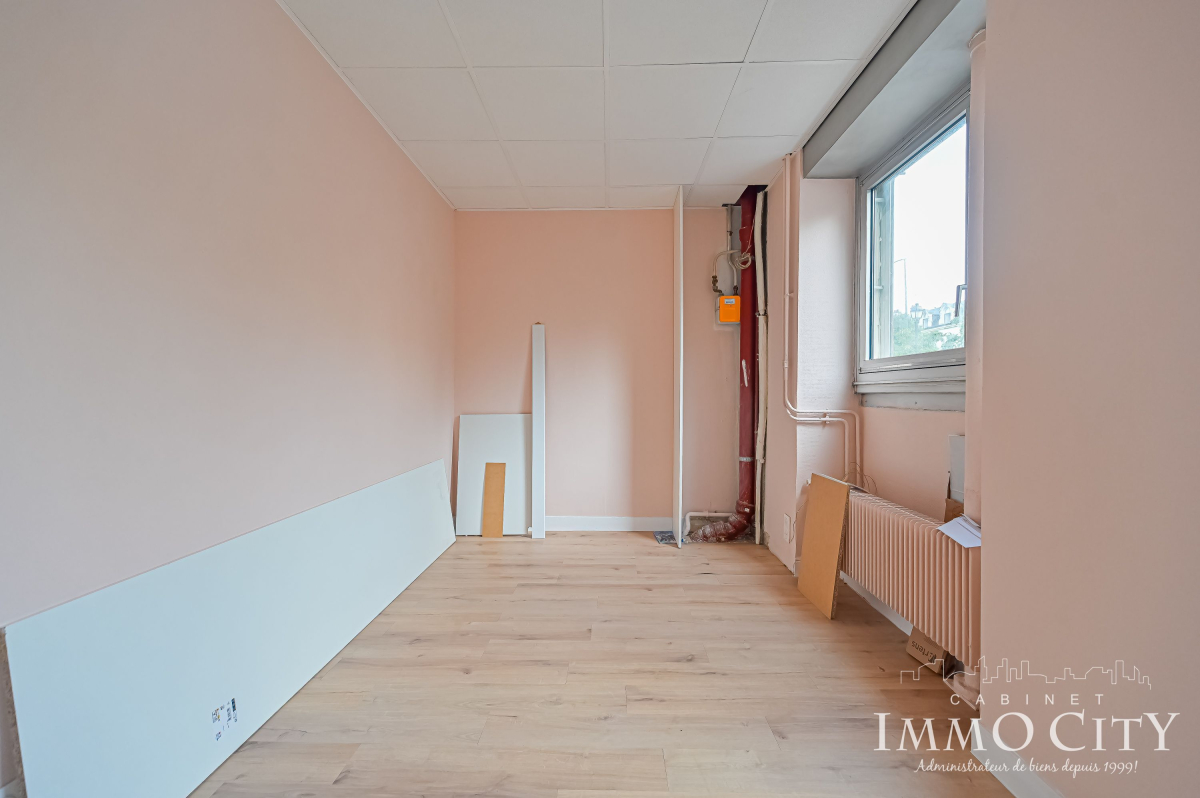Location Bureau  3 pièces - 67m² 92120 Montrouge