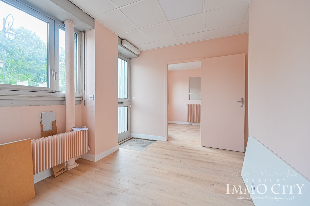 Location Bureau  3 pièces - 67m² 92120 Montrouge