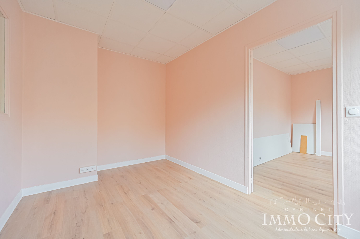 Location Bureau  3 pièces - 67m² 92120 Montrouge