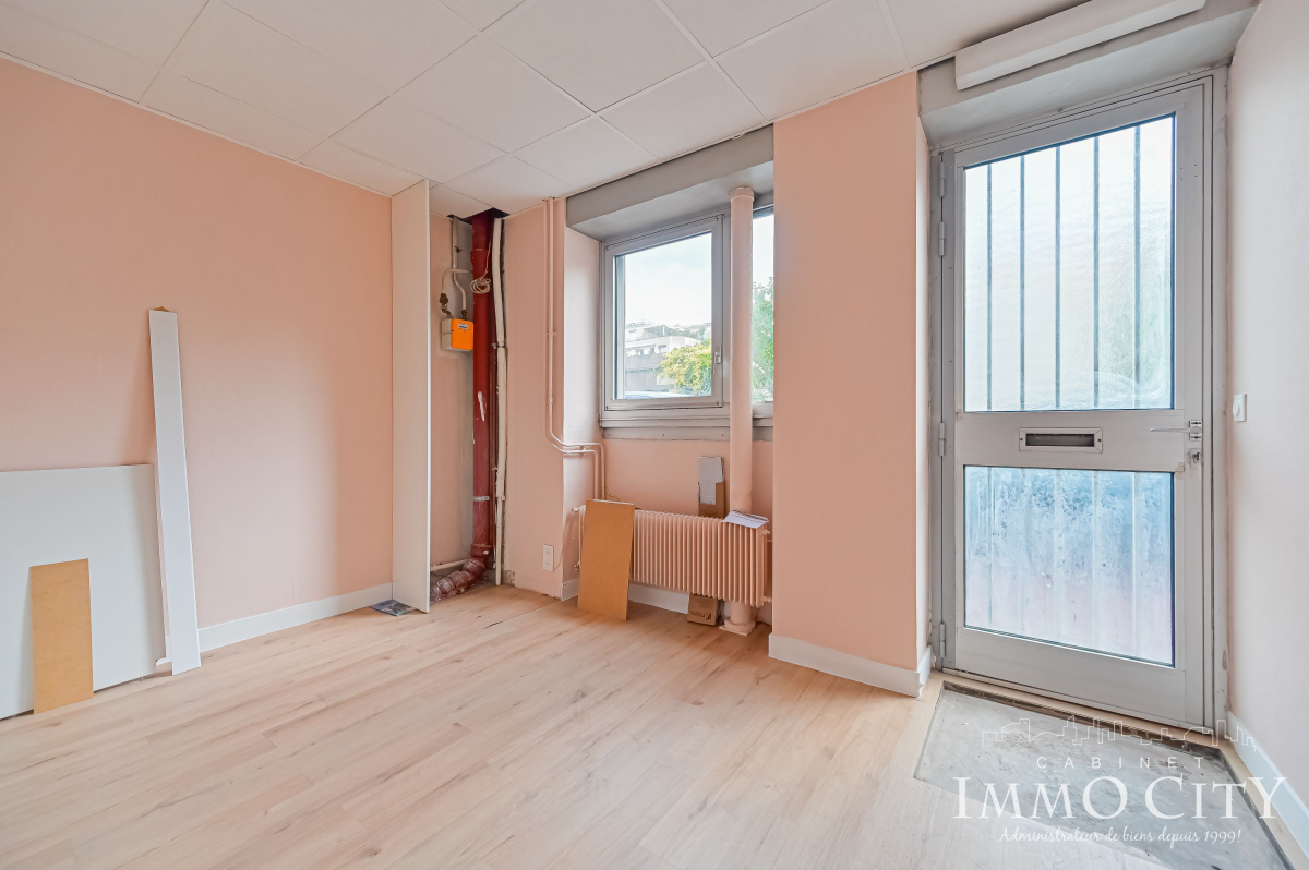 Location Bureau  3 pièces - 67m² 92120 Montrouge