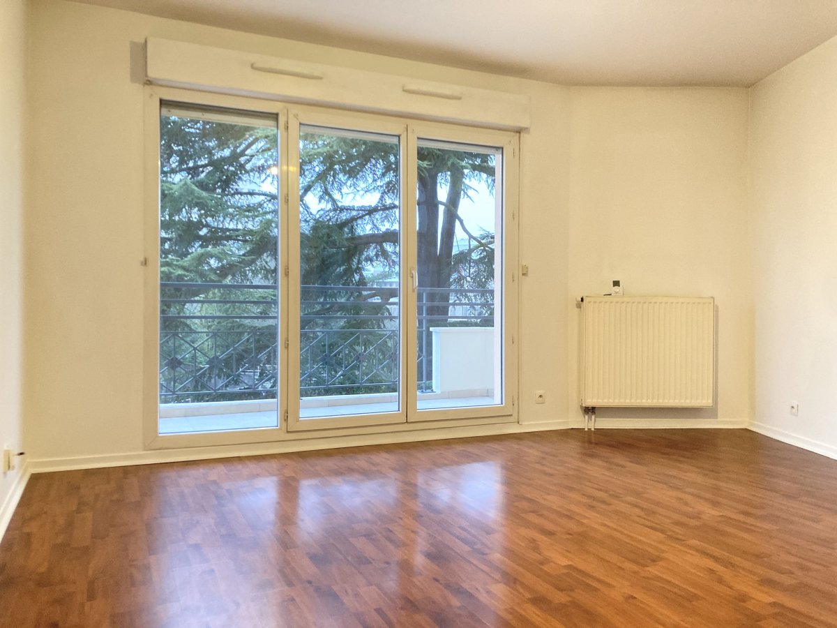 Location Appartement  2 pièces - 47m² 92320 Chatillon