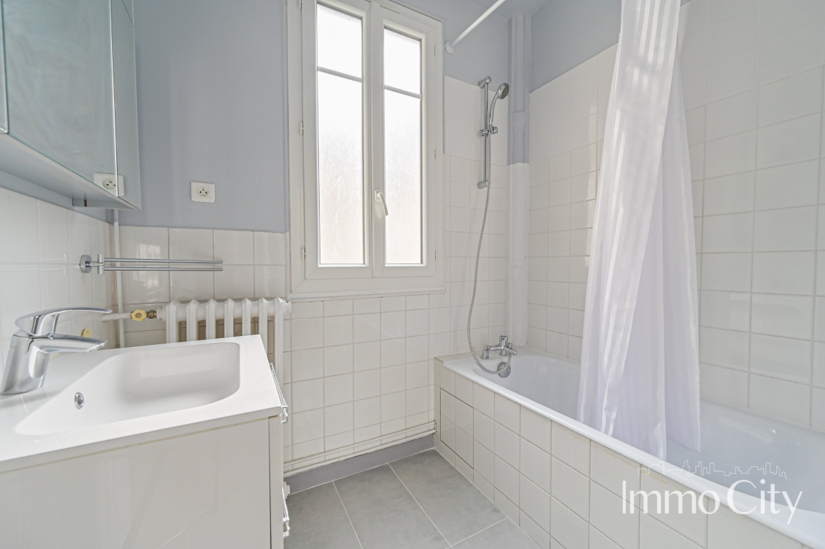Location Appartement  2 pièces - 50m² 92120  Montrouge