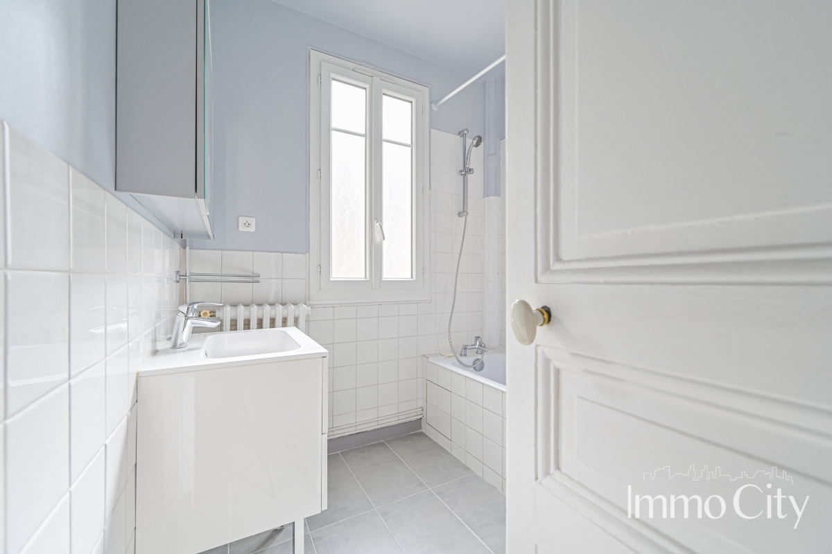 Location Appartement  2 pièces - 50m² 92120  Montrouge