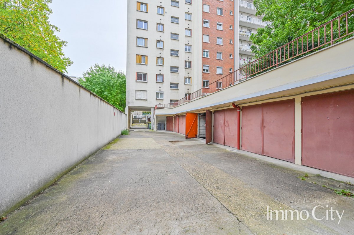 Location Parking  1 pièce (studio) - 200m² 92120 Montrouge