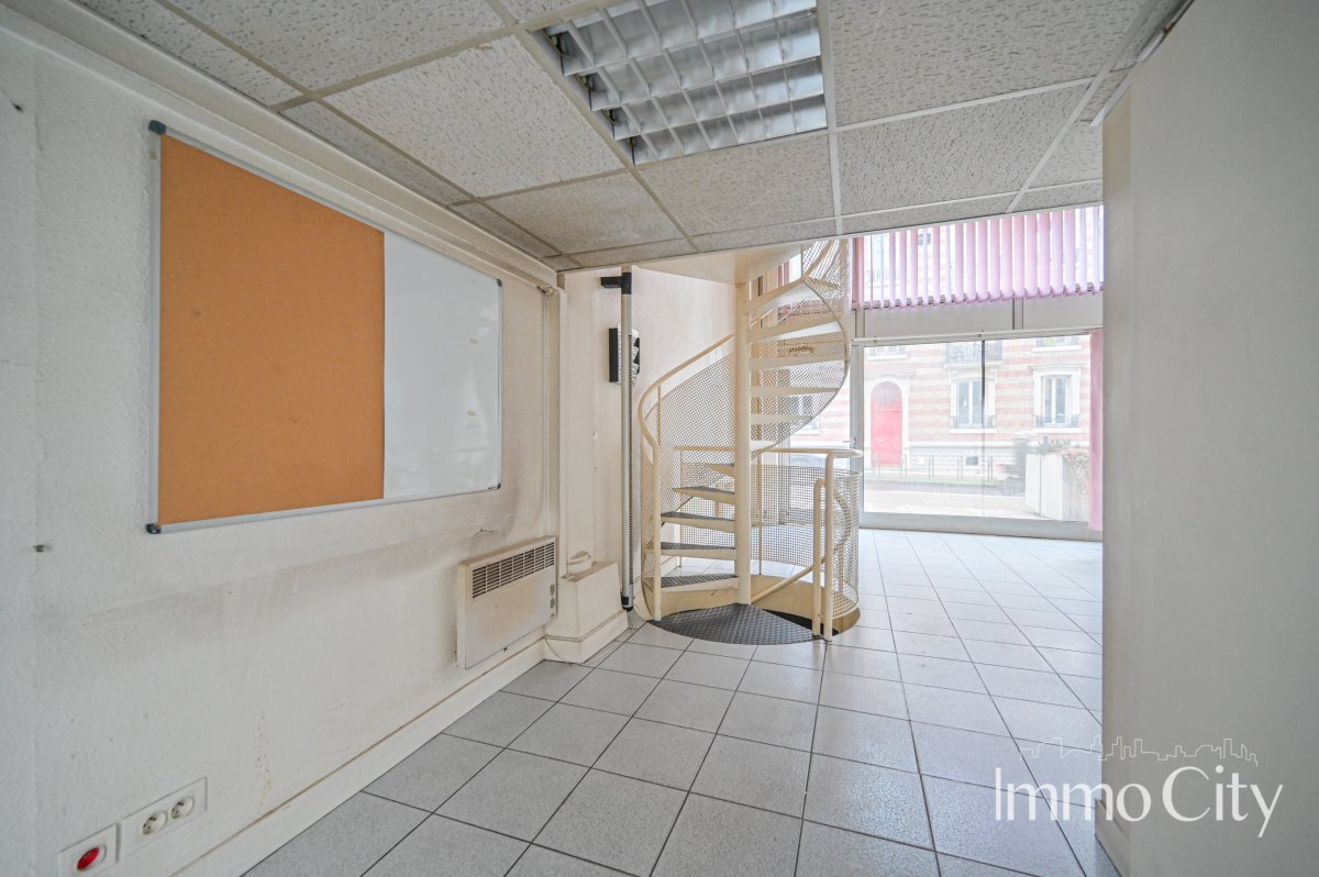 Location Local commercial  3 pièces - 59m² 92120 Montrouge