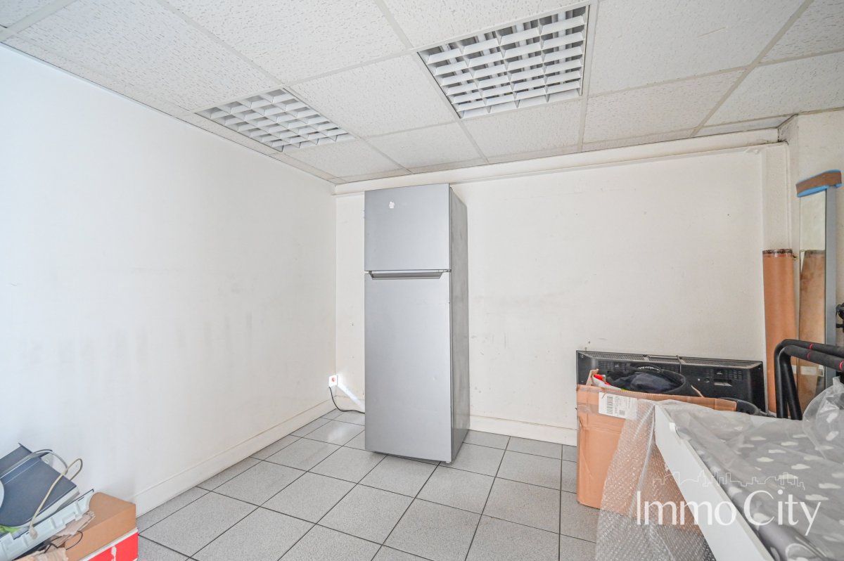 Location Local commercial  3 pièces - 59m² 92120 Montrouge