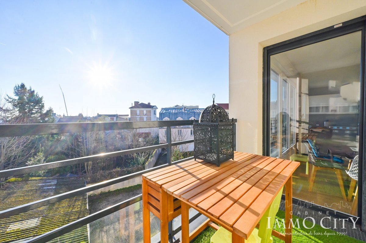 Location Appartement  4 pièces - 82.73m² 92150 Suresnes