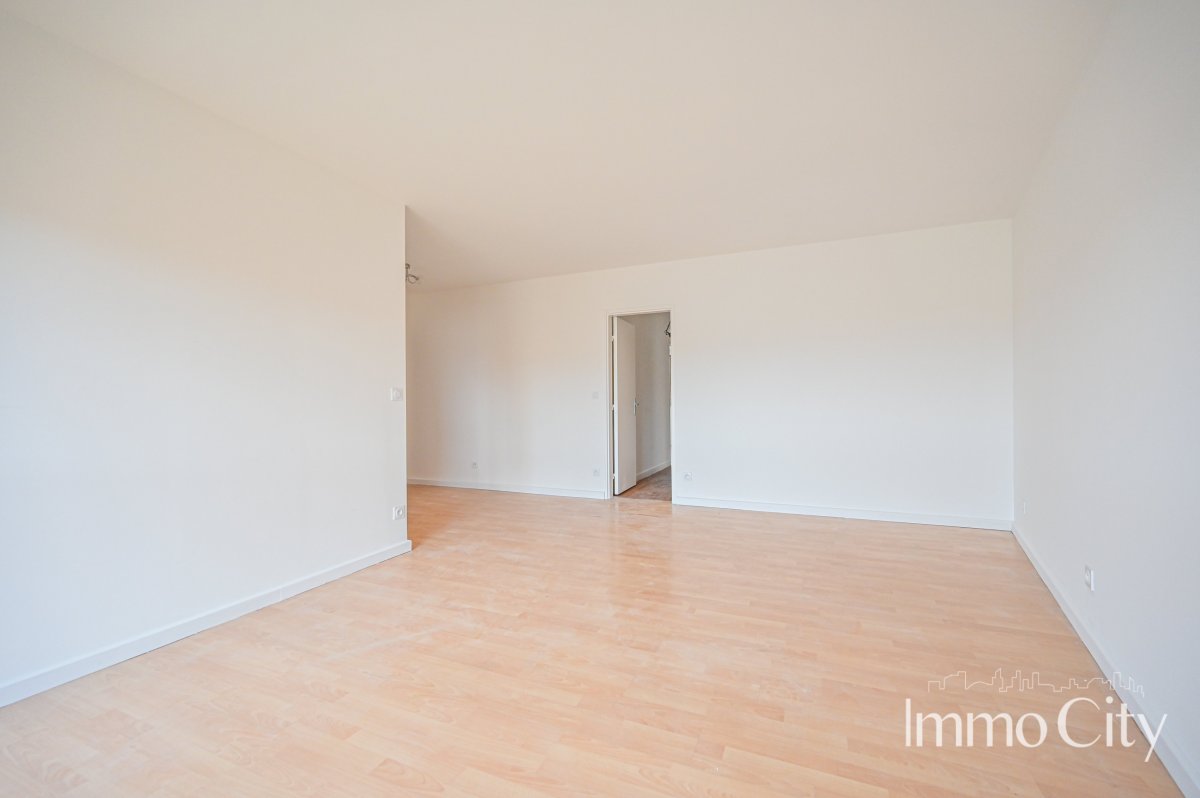 Location Appartement  4 pièces - 77.97m² 94230 Cachan