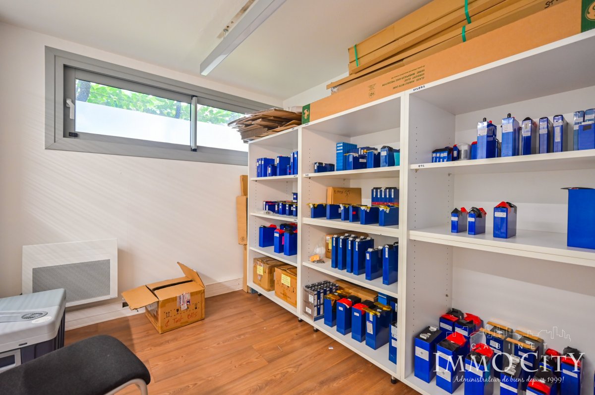 Location Bureau  12 pièces - 220m² 92120 Montrouge