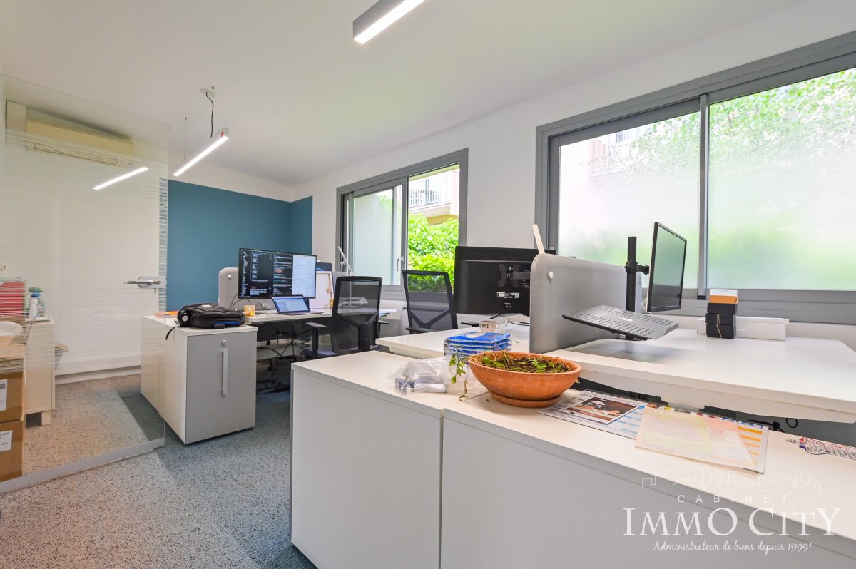Location Bureau  12 pièces - 220m² 92120 Montrouge