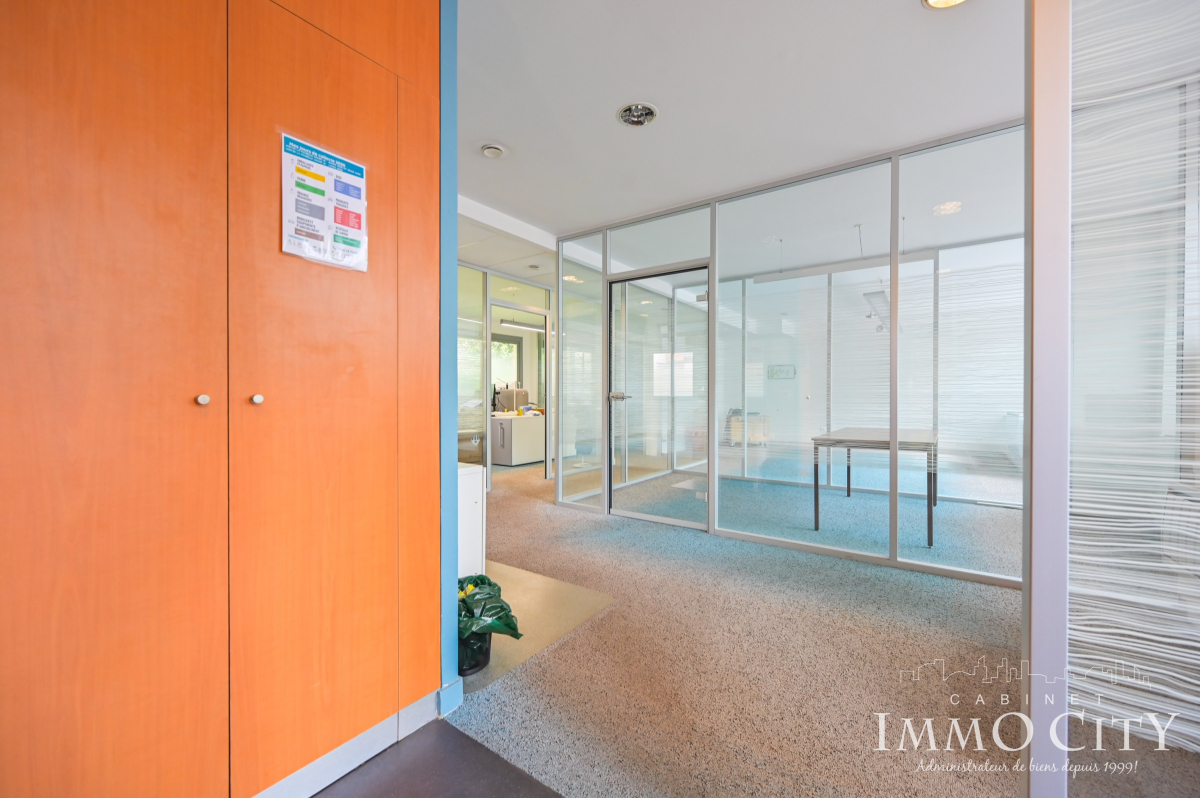 Location Bureau  12 pièces - 220m² 92120 Montrouge